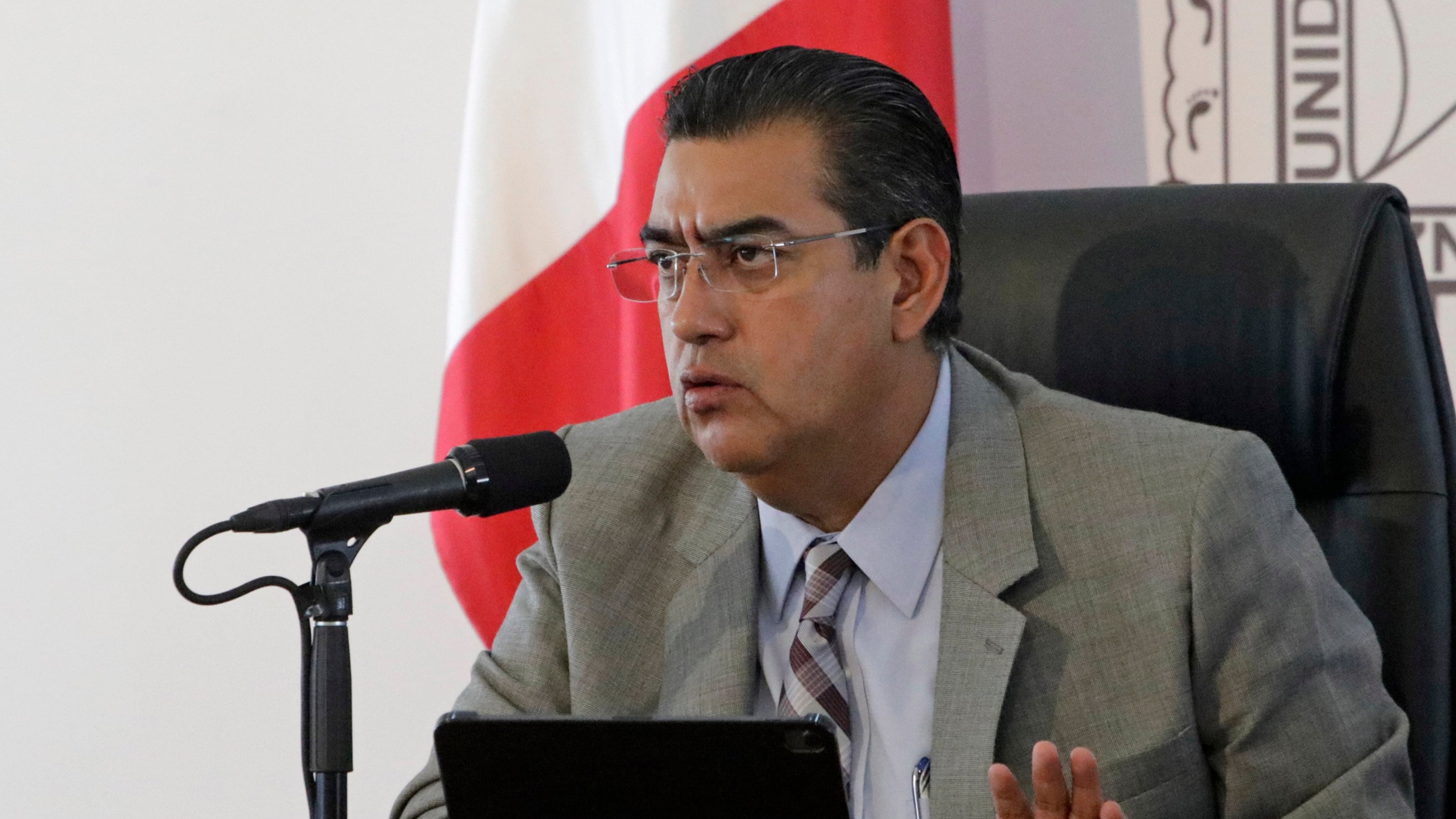 Responsabiliza a municipios de evitar la violencia.