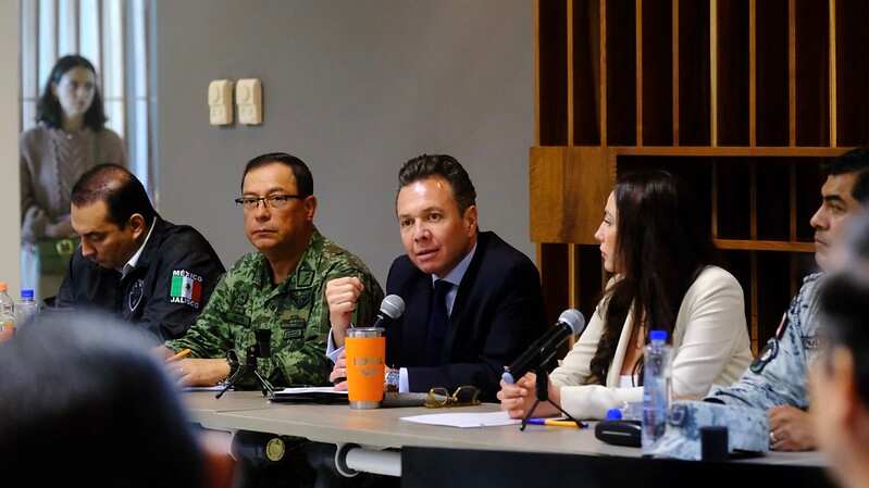 En gira por municipios de la región Ciénega de Jalisco, el gobernador, Pablo Lemus, dándole seguimiento a la Comisión Ejecutiva Estatal de Seguridad en coordinación con autoridades municipales, mandos policiacos y militares en la zona, instaló la primera interinstitucional de seguridad al interior del estado con sede en Ocotlán.