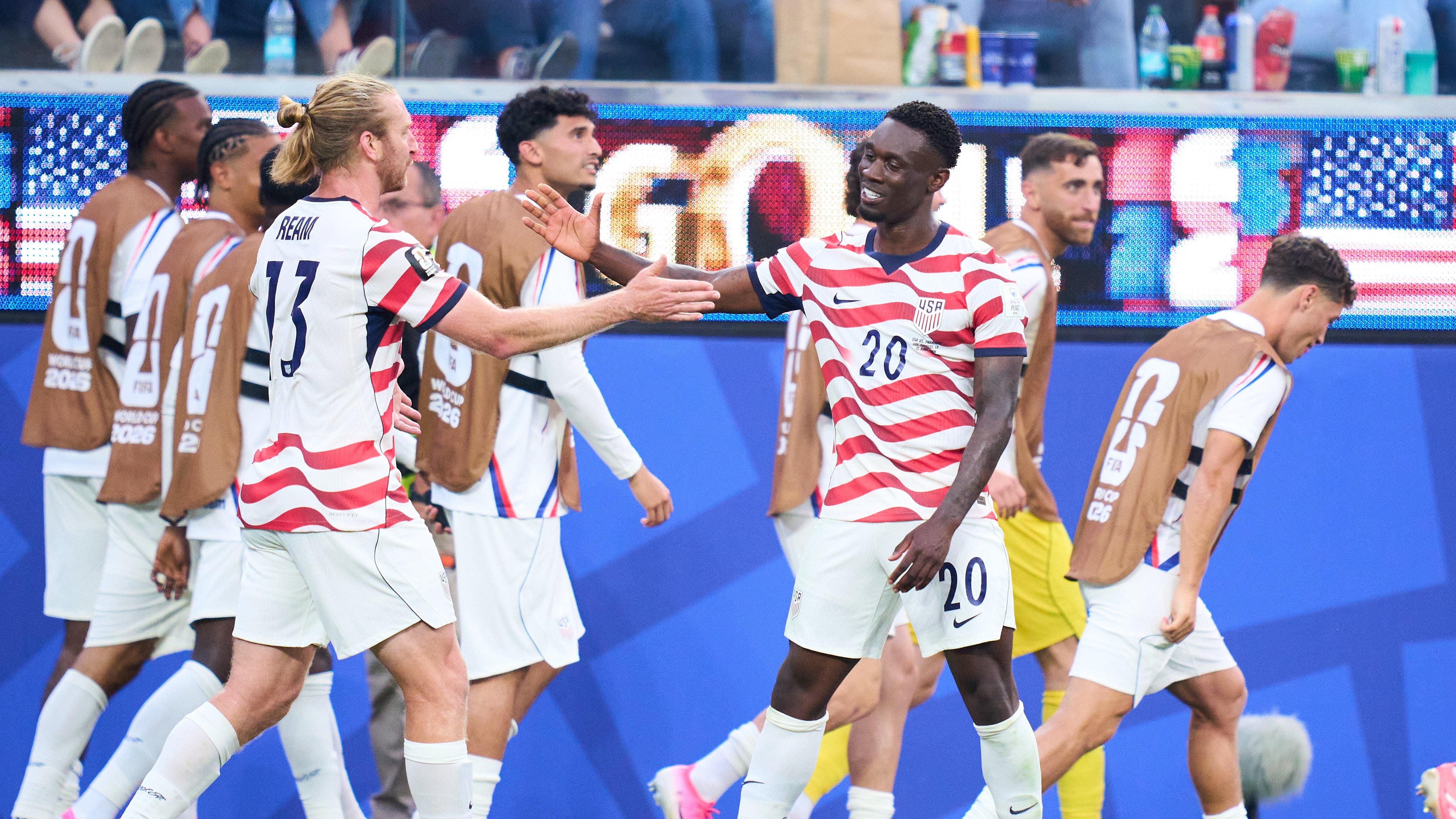 Estados Unidos consigue su primera victoria del torneo