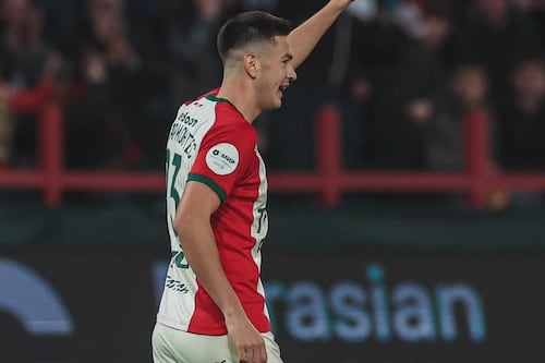 César Montes en plan grande: Le da el empate a su equipo con impresionante gol