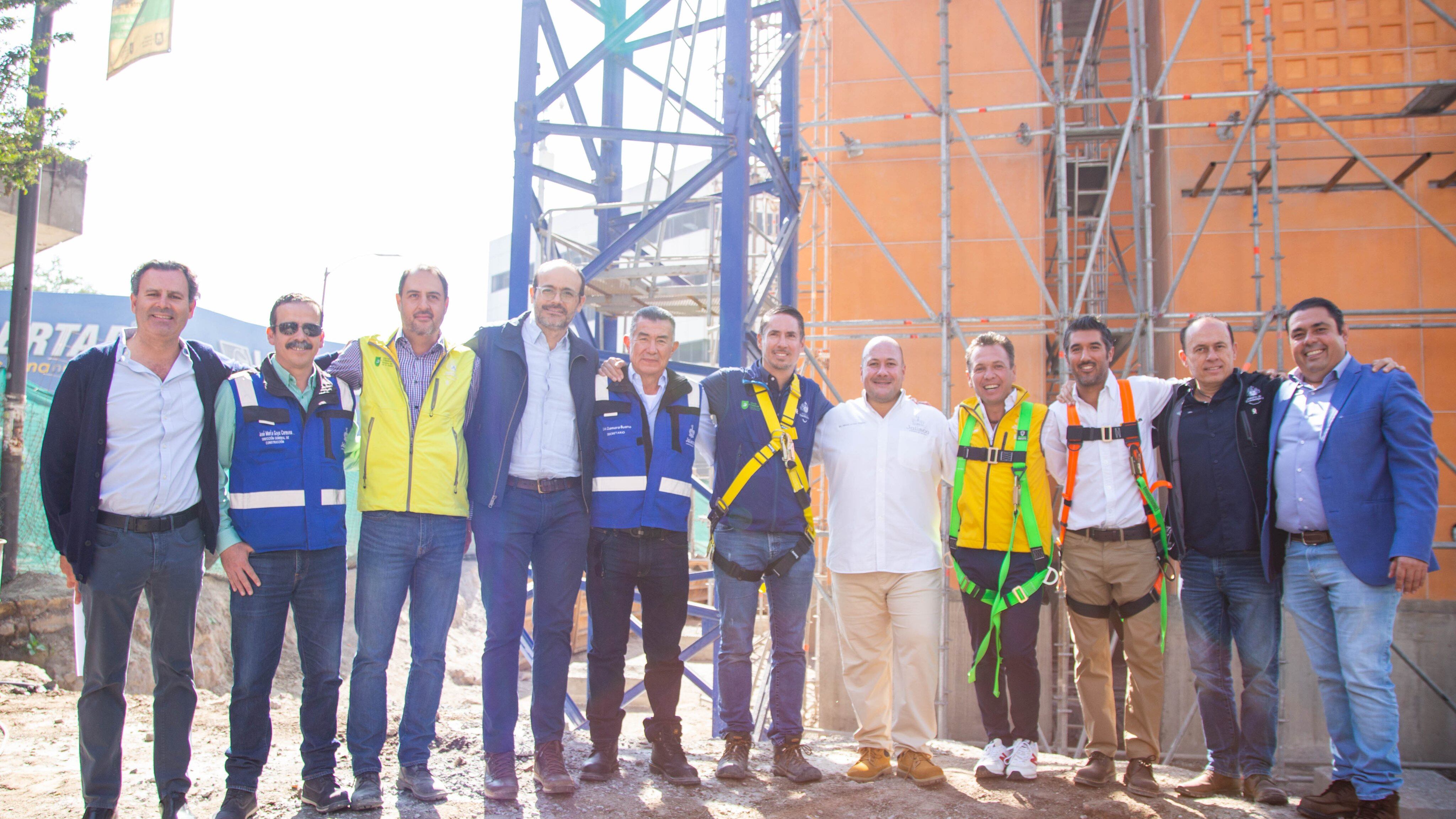 Supervisan Enrique Alfaro y Pablo Lemus obras de la escultura “El Palomar” del arquitecto Luis Barragán