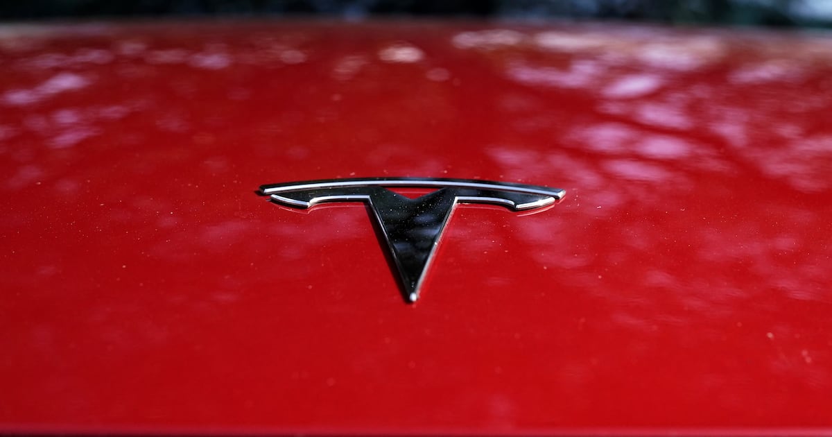 Tesla deberá pagar una millonada para resolver una demanda en ...