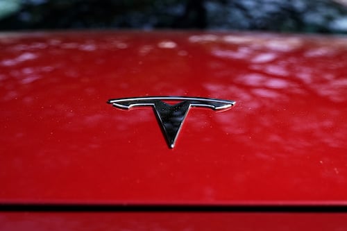Tesla deberá pagar una millonada para resolver una demanda en California