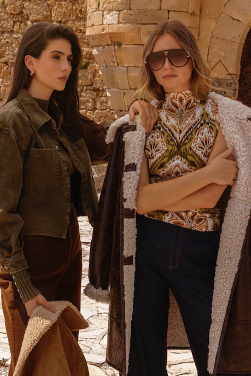 La marca colombiana Studio F presenta, con la guía de Michelle Salas, las claves de su nueva colección, donde destacan siluetas versátiles, colores sofisticados y piezas que se adaptan a distintos estilos de vida