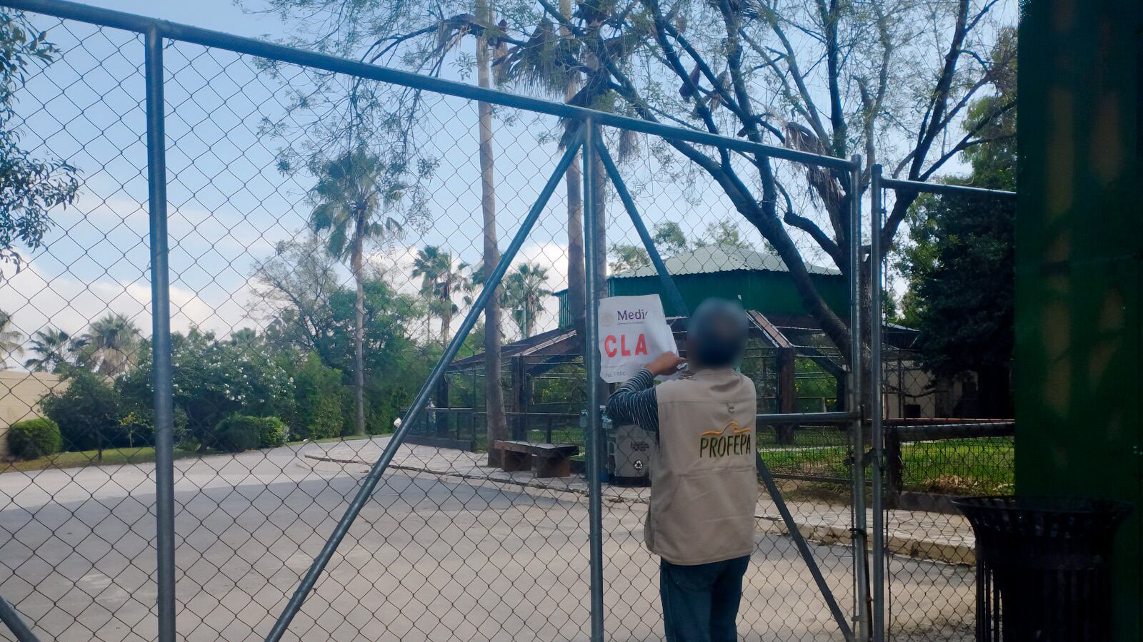 Empleados de Profepa retiraron los sellos de clausura durante el martes.