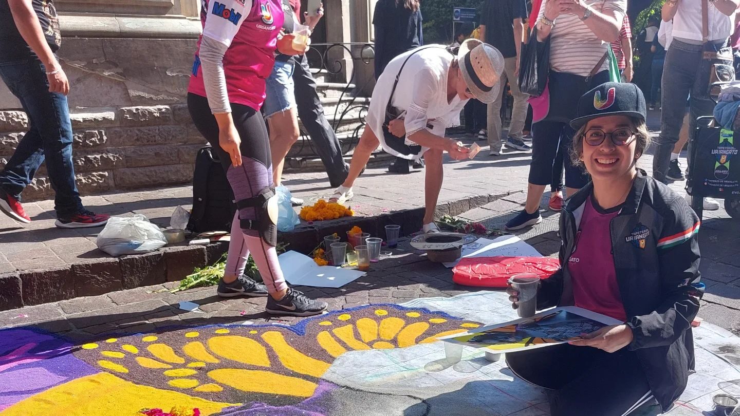 Celebran la muerte en Guanajuato con exposición de tapetes.