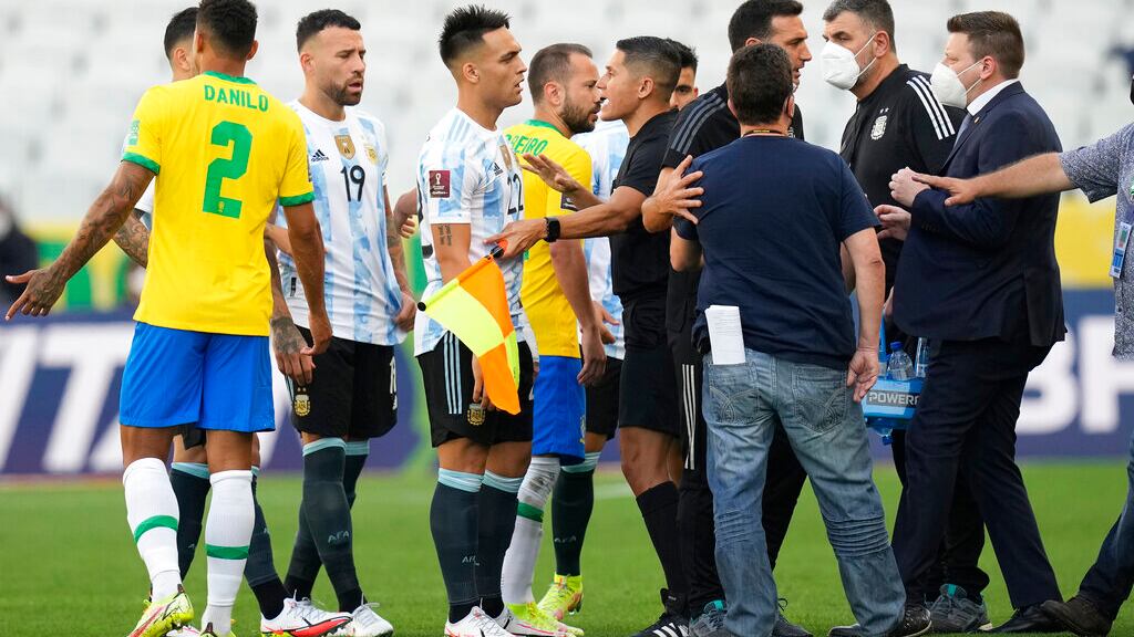 Policía brasileña investiga a futbolistas argentinos