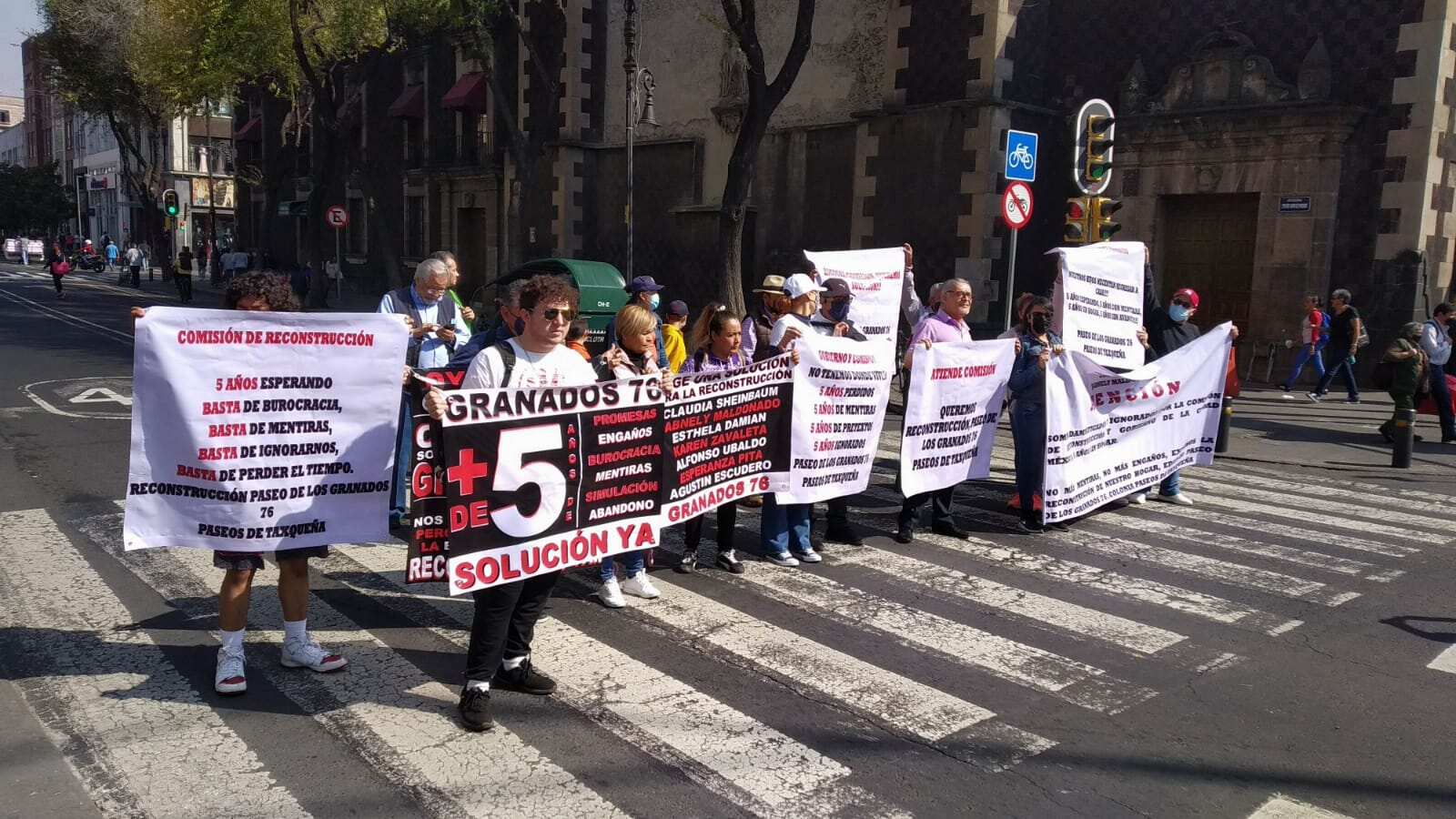 Damnificados de Paseo de los Granados 76, en la alcaldía Coyoacán. Manifestación en el Centro Histórico. Foto: Cortesía
