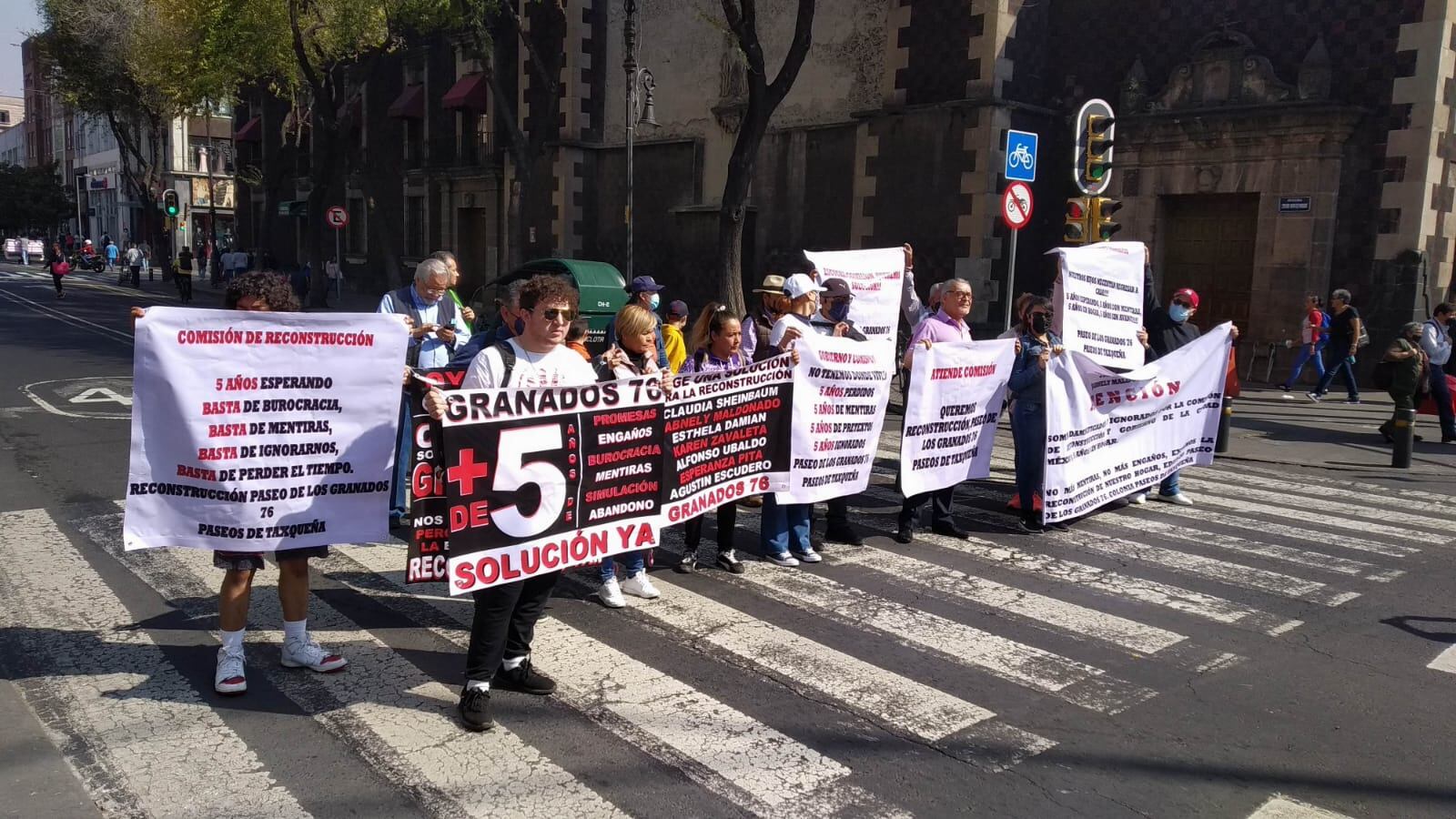 Damnificados de Paseo de los Granados 76, en la alcaldía Coyoacán. Manifestación en el Centro Histórico. Foto: Cortesía