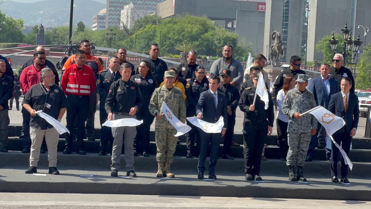 El banderazo se realizó en la Explanada de los Héroes.