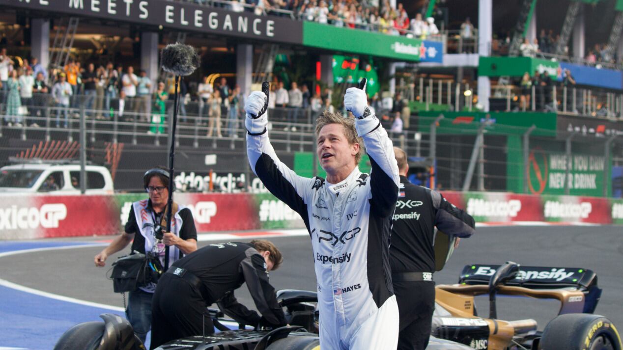 La nueva película de Fórmula 1 protagonizada por Brad Pitt incluye emocionantes escenas grabadas en el Autódromo Hermanos Rodríguez. Desde el accidente de Checo Pérez hasta la participación del público mexicano, descubre los momentos clave en los que México brilla en la cinta.