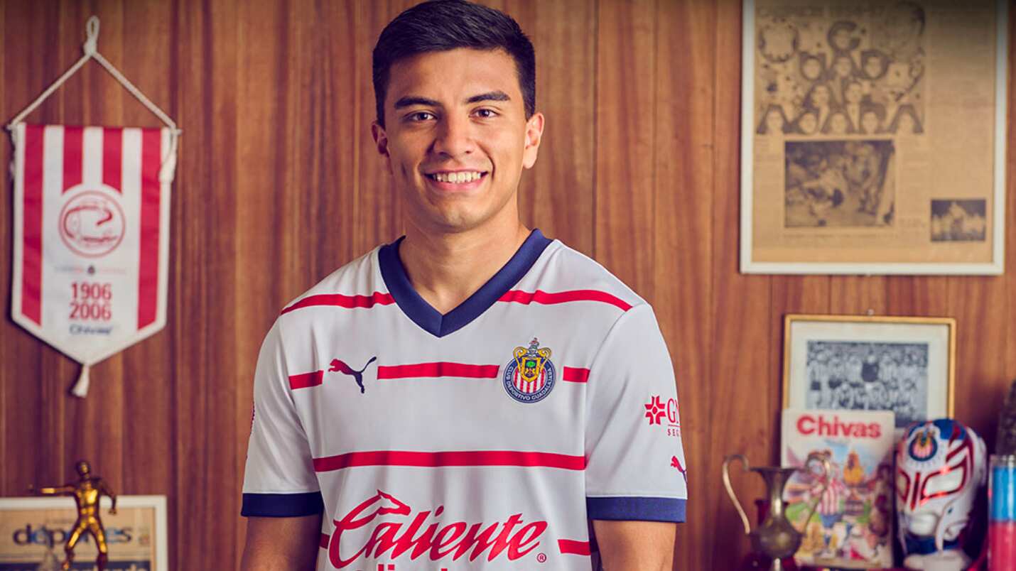 Chivas presentó su jersey para la temporada 2023-2024.