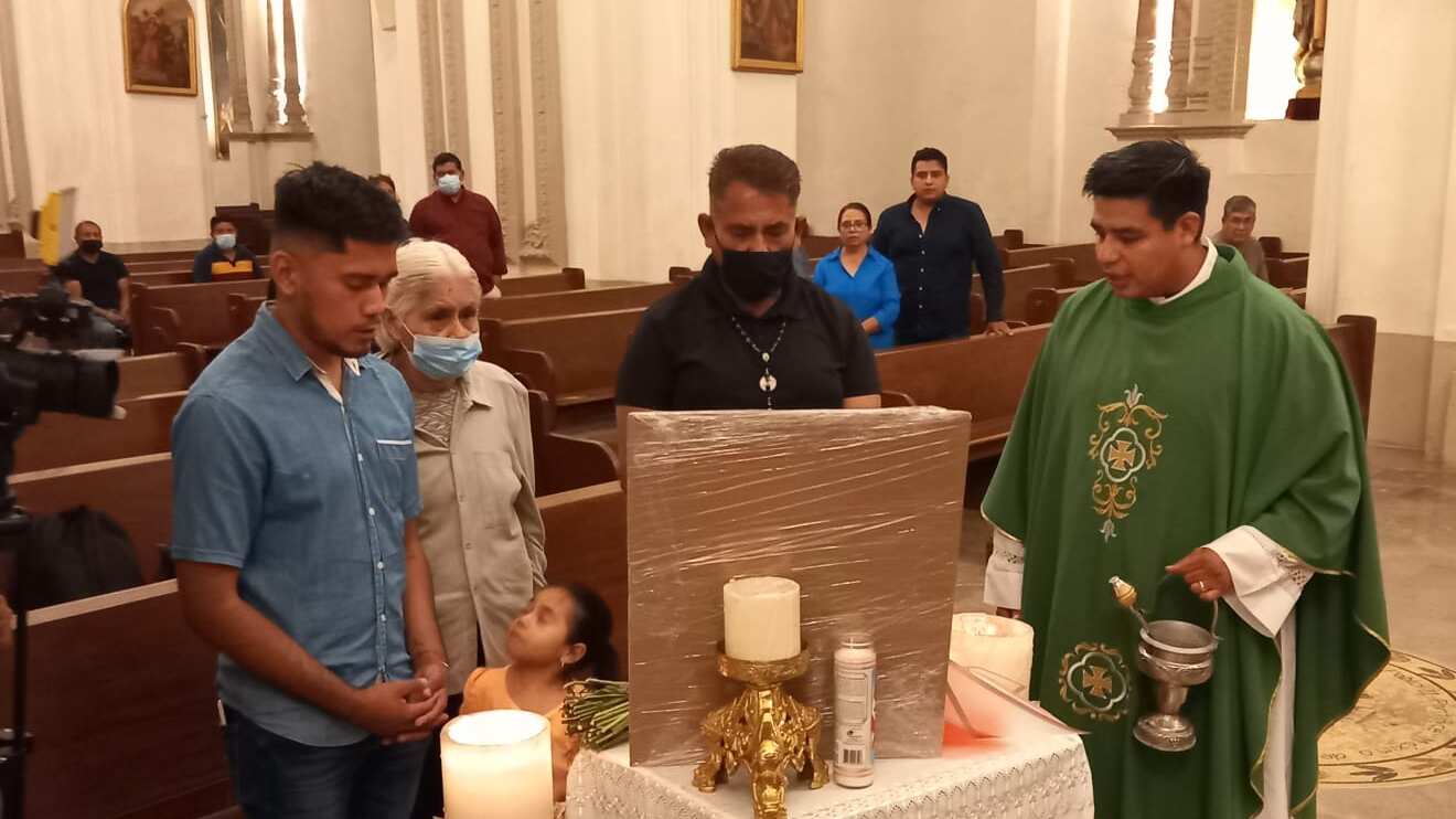Con una misa en Catedral, oficiada por el padre Alberto Estrada, la familia y amigos de Yolanda la recordaron en lo que hubiera sido su cumpleaños 27.