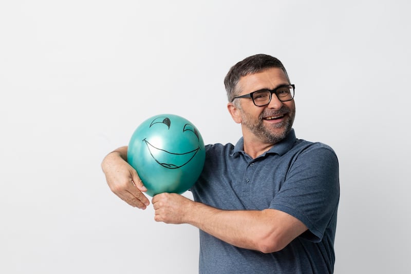 Es importante contar con un seguro de gastos médicos, un seguro de vida y un testamento para evitar un desbalance financiero e incluso problemas familiares. Foto: Freepik.