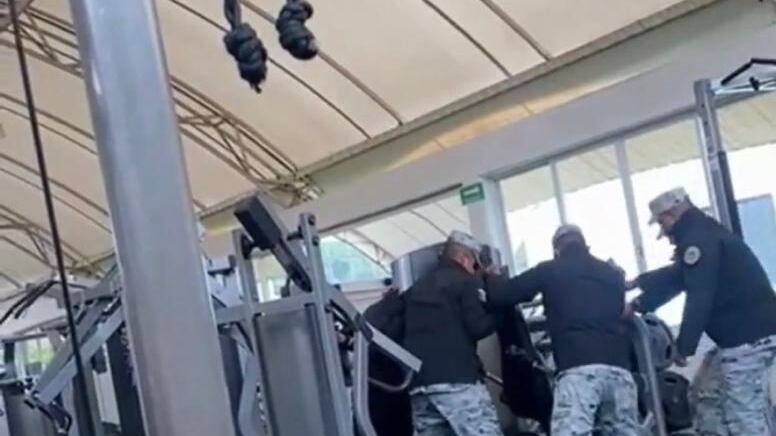 Elementos de la Guardia Nacional y Sedena pelean por equipo de entrenamiento