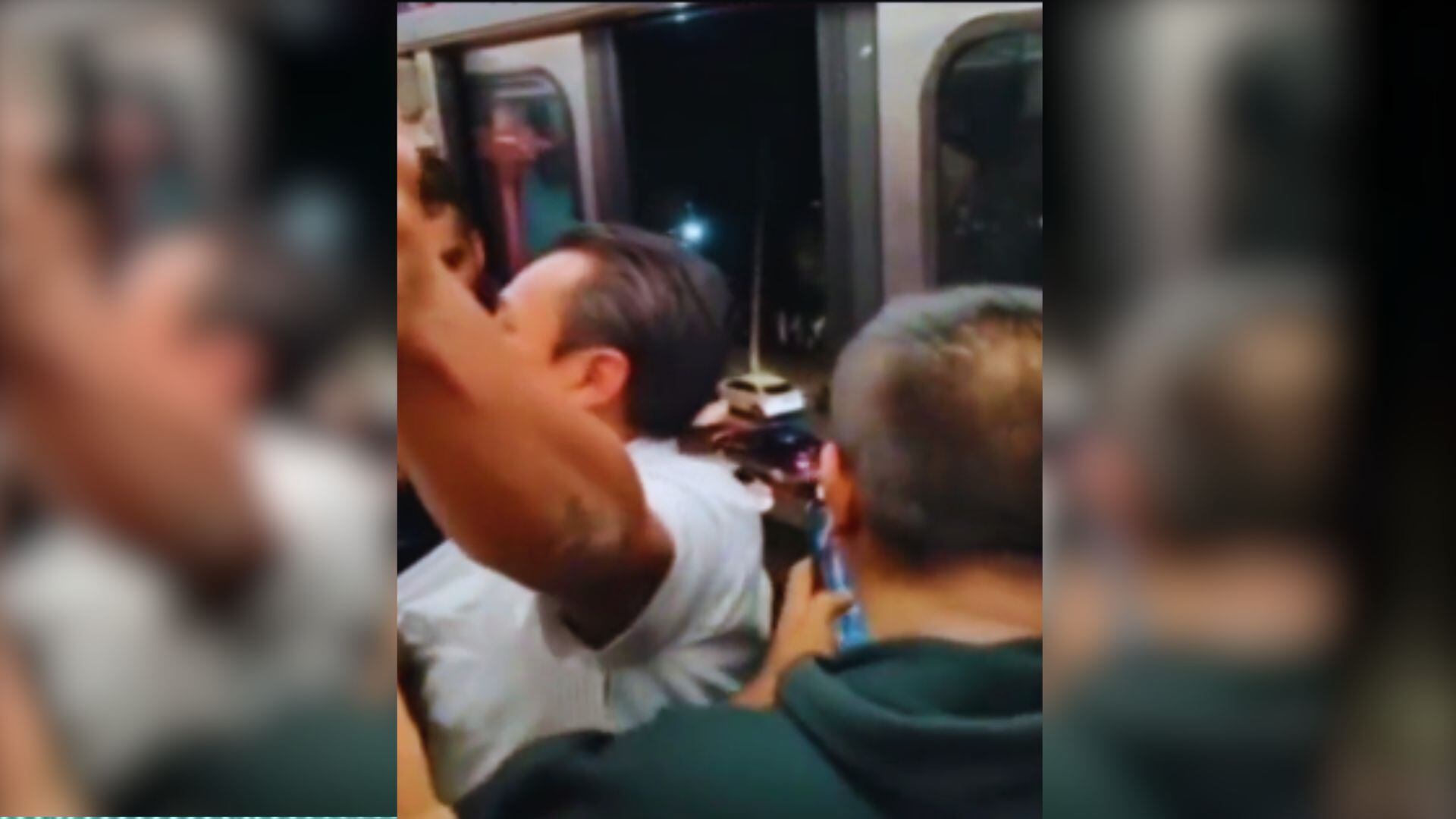 De acuerdo con autoridades del Metro, el convoy fue intervenido por personal y retirado de la circulación.