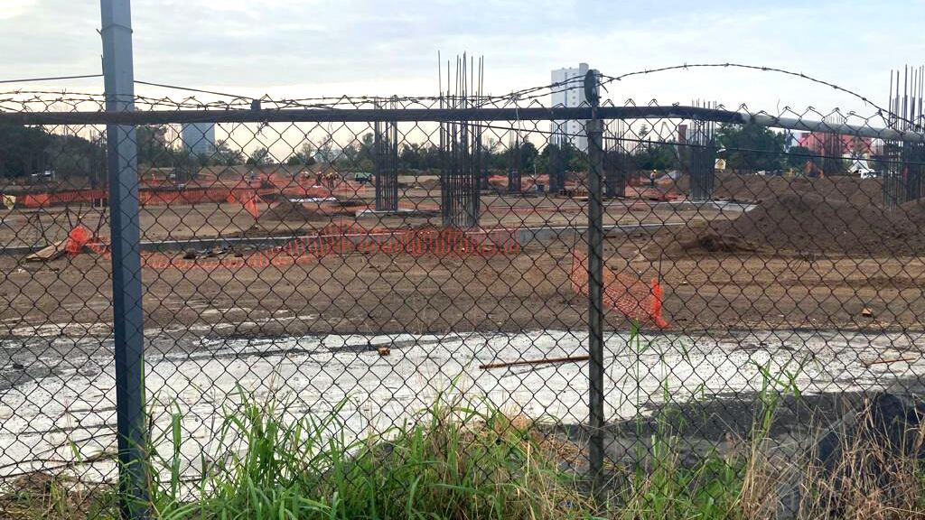 El terreno donde se inició la construcción mide más de cuatro mil metros cuadrados y se ubica en los límites de Zapopan y Guadalajara.