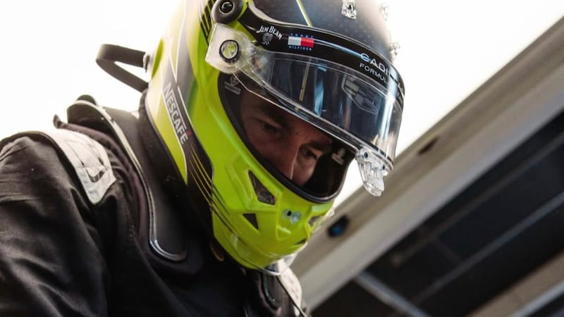 Así Checo Pérez hizo rugir por primera vez su Cadillac en la Fórmula 1