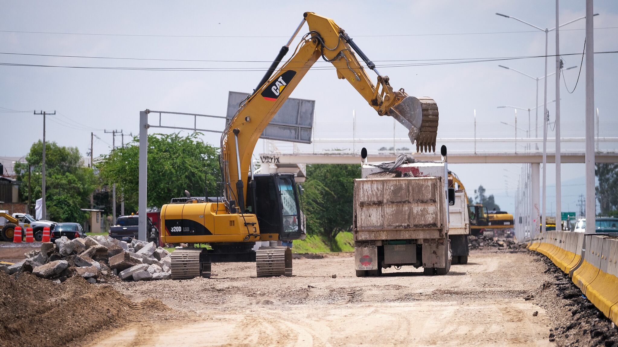 Son en total cuatro frentes de obra abiertos en Periférico para la rehabilitación de estas arterias.