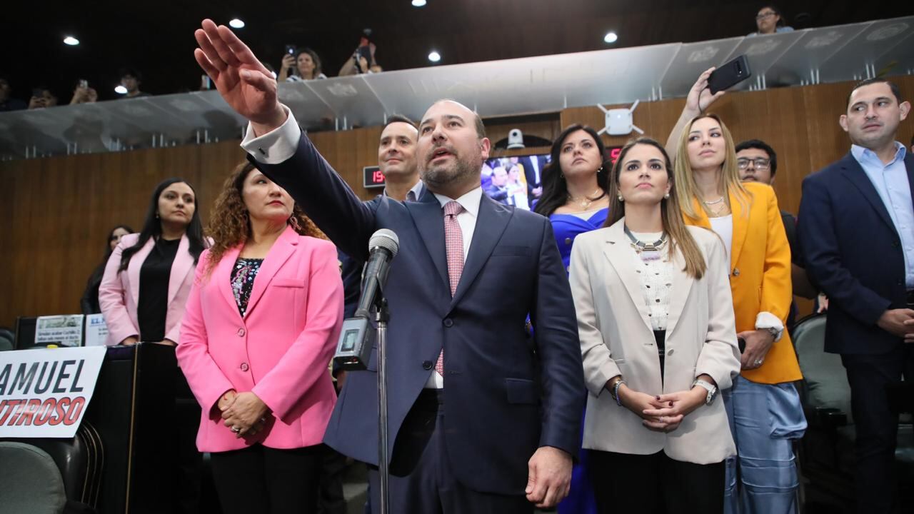 Pidió licencia para poder ocupar el cargo de gobernador interino.