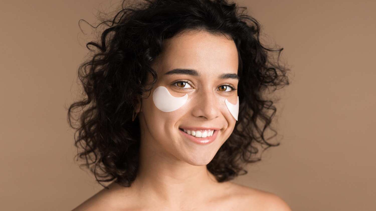 Aquí te mostramos una guía que te ayudará a cuidar de la salud de tu dermis y recomendaciones de productos para tu tipo de piel