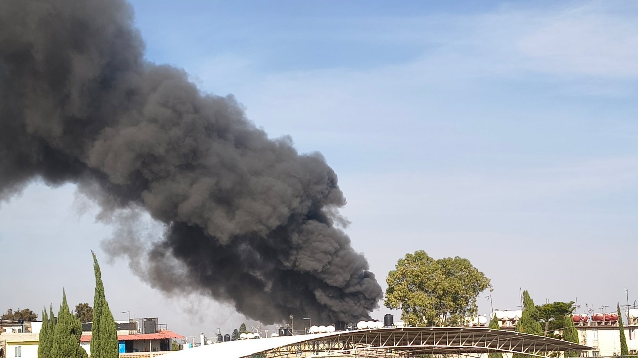 El siniestro se registró la tarde de este viernes en una bodega ubicada en la colonia Granjas Independencia