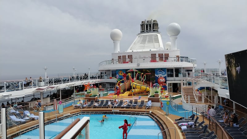 Olvídate de la idea de que viajar en crucero es solo para millonarios, esta nueva ruta entre Los Ángeles y Ensenada demuestra que el mar también se navega con estilo, comodidad y precios accesibles