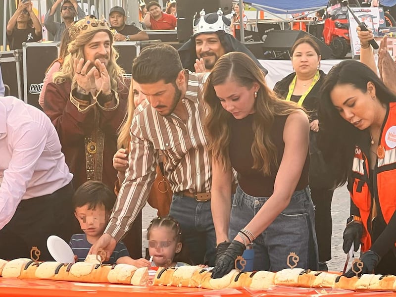 Y el primer pedazo de rosca fue para...