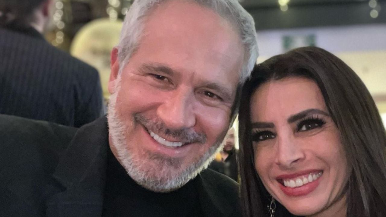 Esposa de Arath de la Torre bromea con separarse