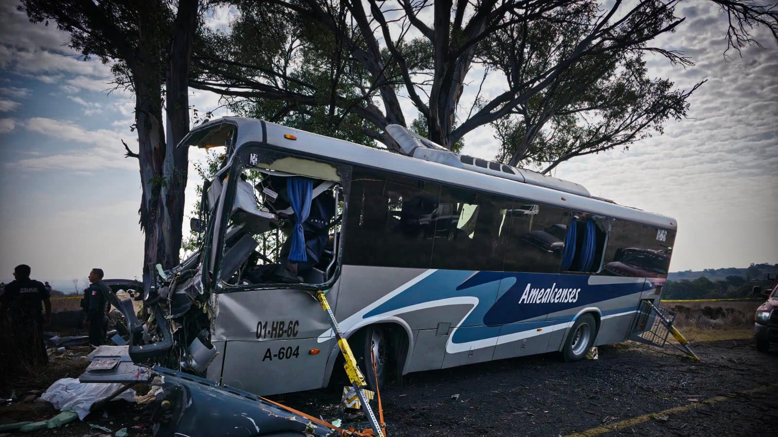 Tragedia en Amealco deja 9 muertos tras choque de autobús