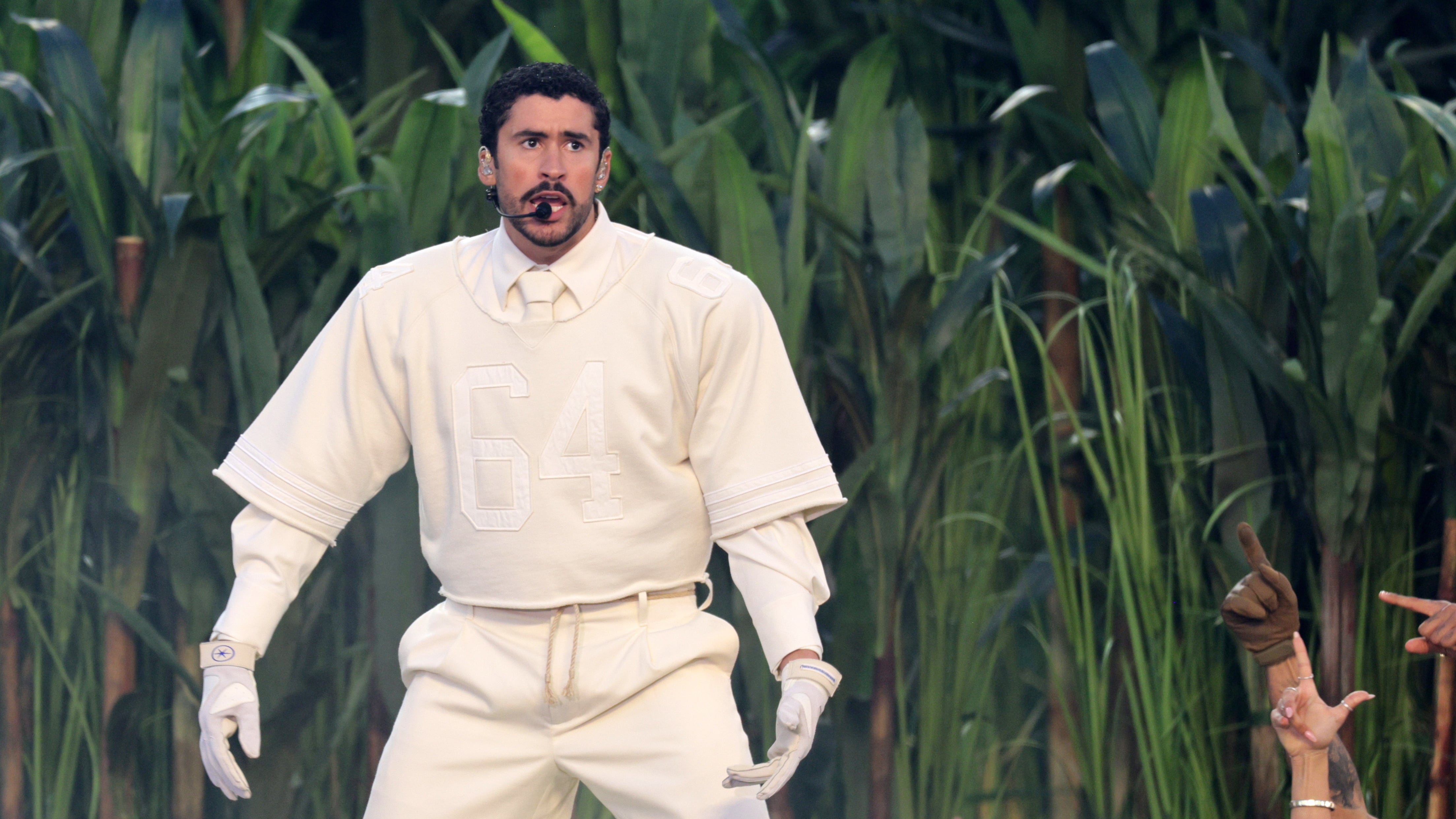 Bad Bunny se presenta en el espectáculo de medio tiempo del Super Bowl LX entre los New England Patriots y los Seattle Seahawks en el Levi's Stadium de Santa Clara, California, EE.UU., el 08 de febrero de 2026. EFE/EPA/CHRIS TORRES