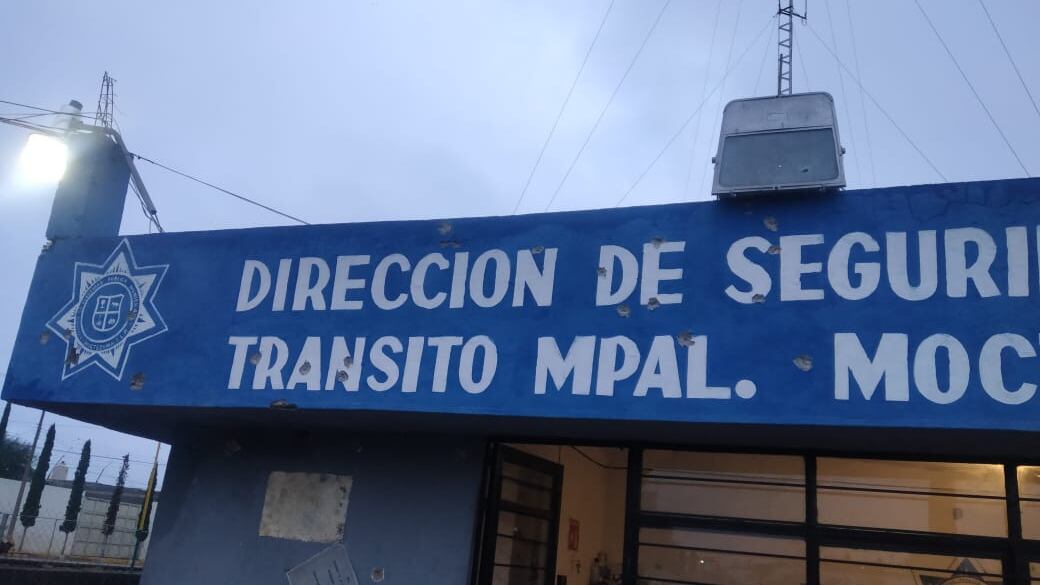 Twitter (@AlvelaisPerez)