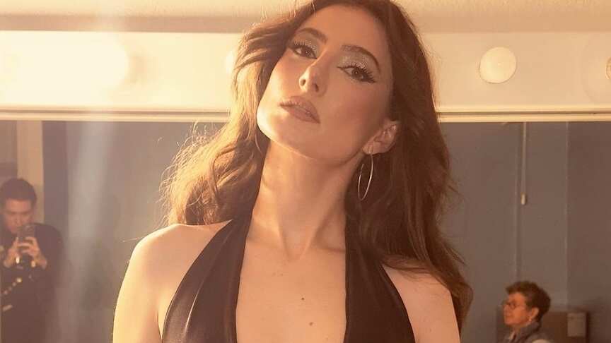 Kaia Lana seña con hacer teatro musical