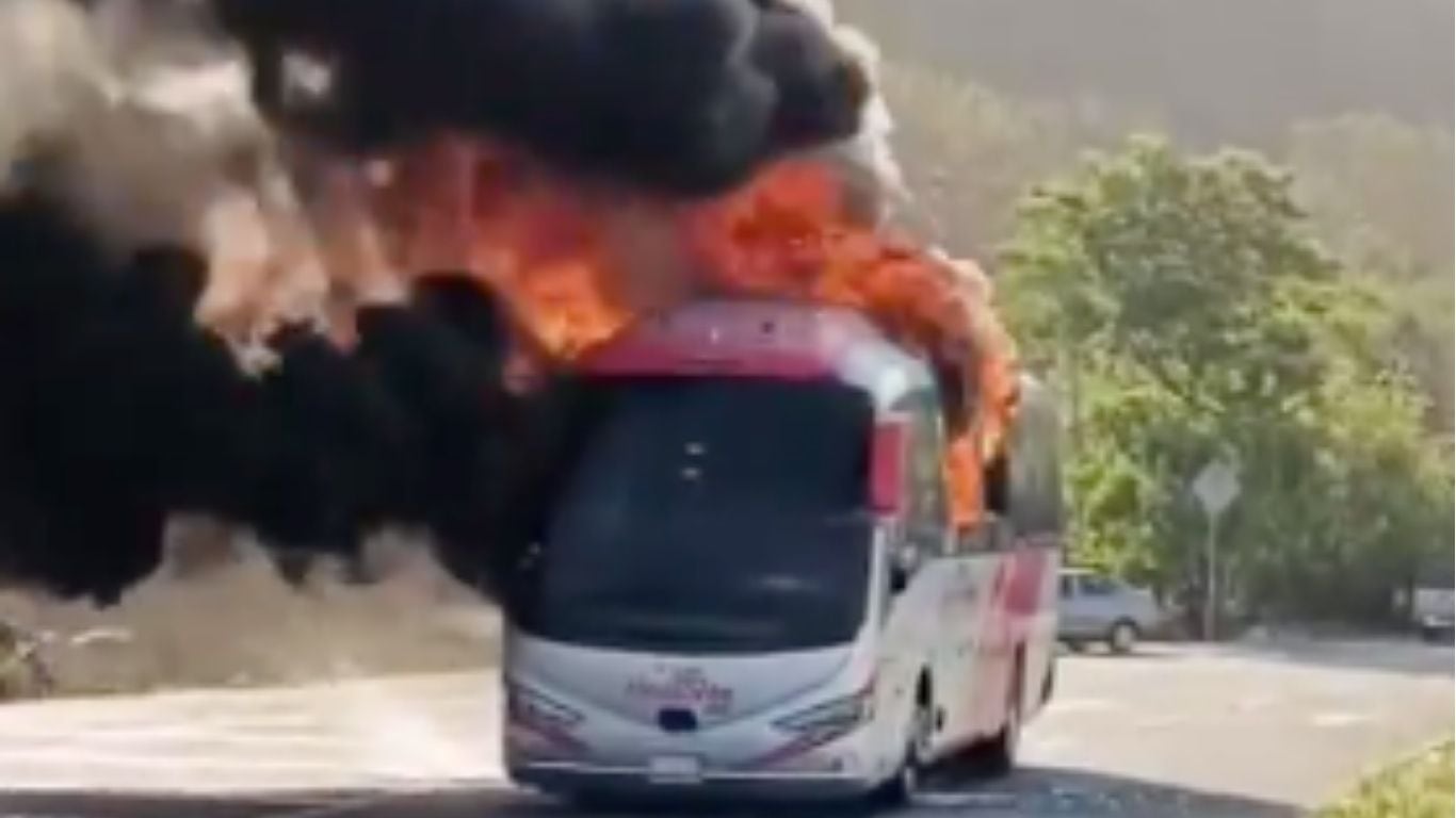 La costa de Michoacán arde tras el asesinato de un maestro