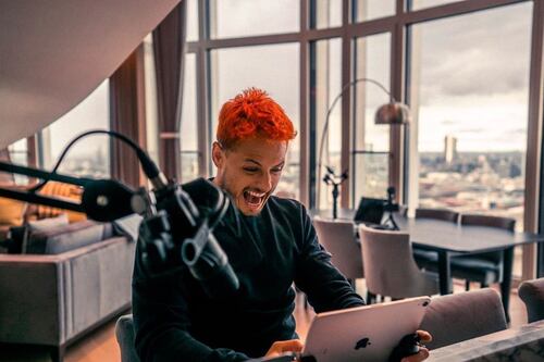 Chicharito se convierte en ‘youtuber’ y lanza su primer video