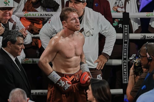 ¿Se acerca el retiro? Canelo podría tardar hasta un año en volver al ring por culpa de Crawford