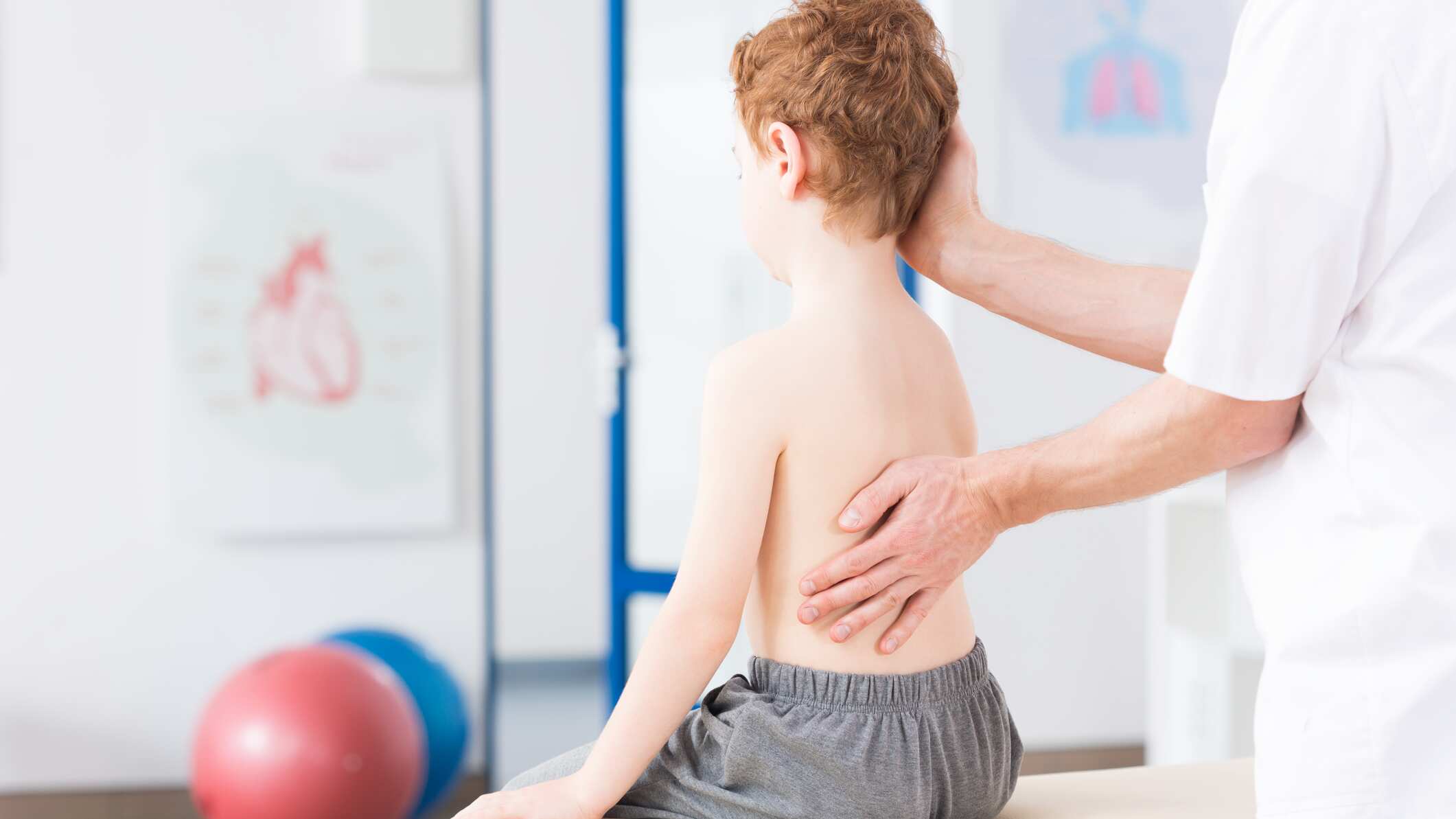 Enderezando Curvas contra la escoliosis