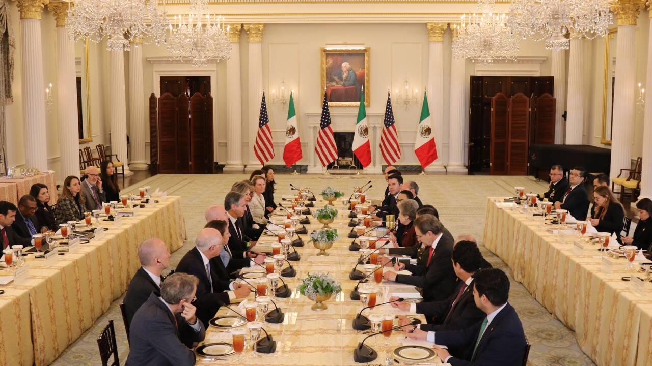 México y EU investigarán alerta de Sedena por tráfico de armas del Ejército estadounidense