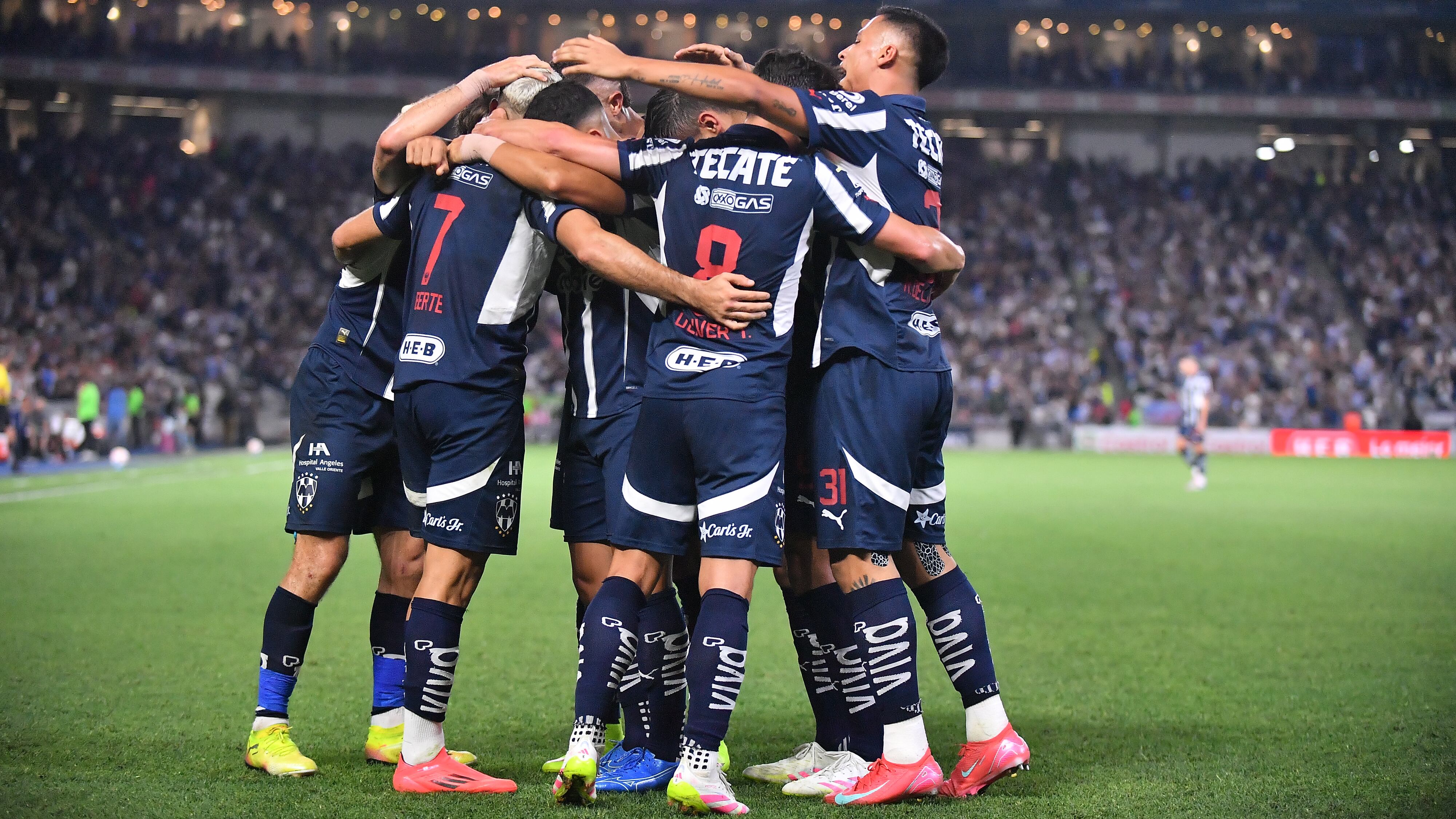 Jugador de Rayados recibió fuerte acusación.