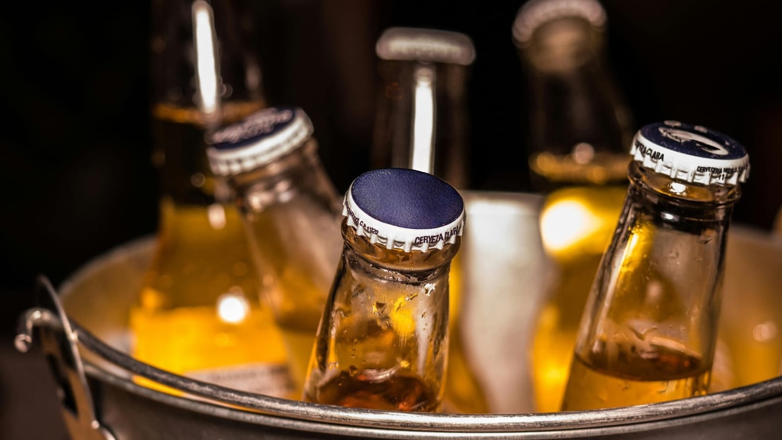 La cerveza Corona conmemora su legado con experiencias musicales, ediciones especiales y premios inéditos que incluyen viajes, festivales y boletos para la Copa Mundial 2026.