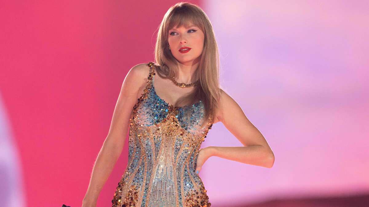 Taylor Swift revive as sandálias que todas nós usamos quando crianças