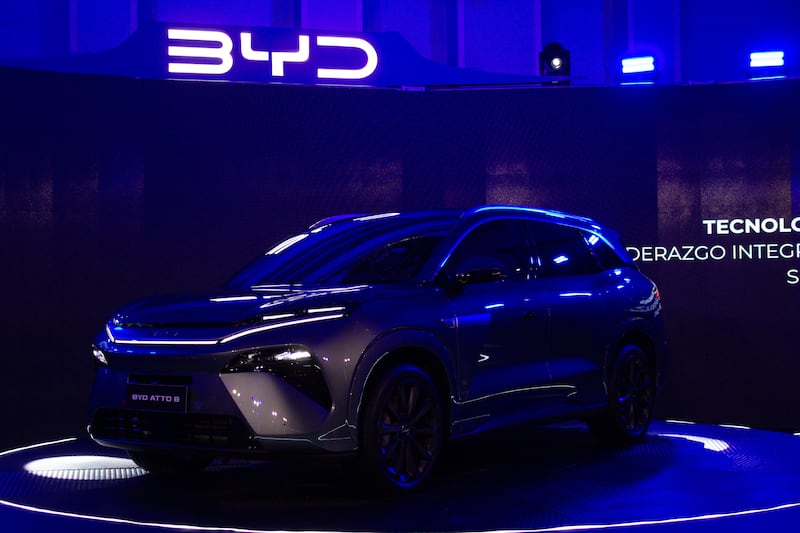 BYD ATTO 8
