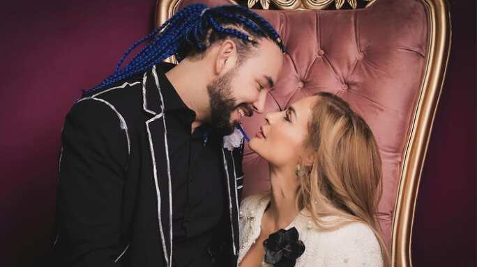 Alma Cero y su prometido / Foto: Instagram @alma_cero