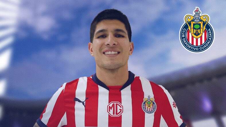 Miguel Tapias es el primer refuerzo de Chivas para el Clausura 2025.