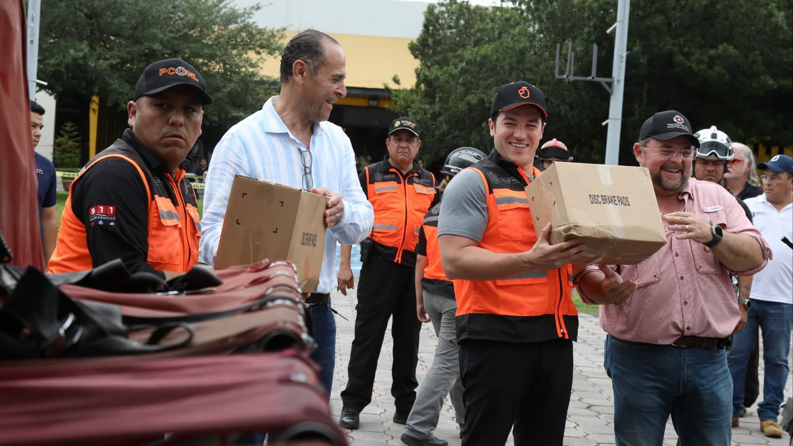 García formó parte de la cadena humana para colectar ayuda.