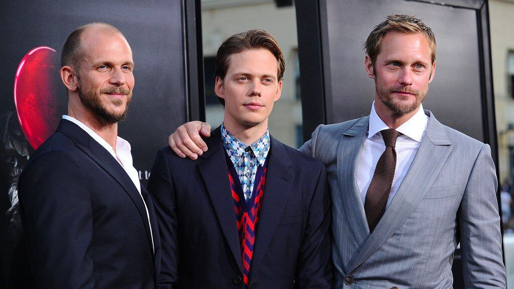 Pocos saben que los actores que hacen de Tarzán, Pennywise y Floki son familia, pues sí, son los talentosos hermanos Skarsgård que engalanan el cine.
