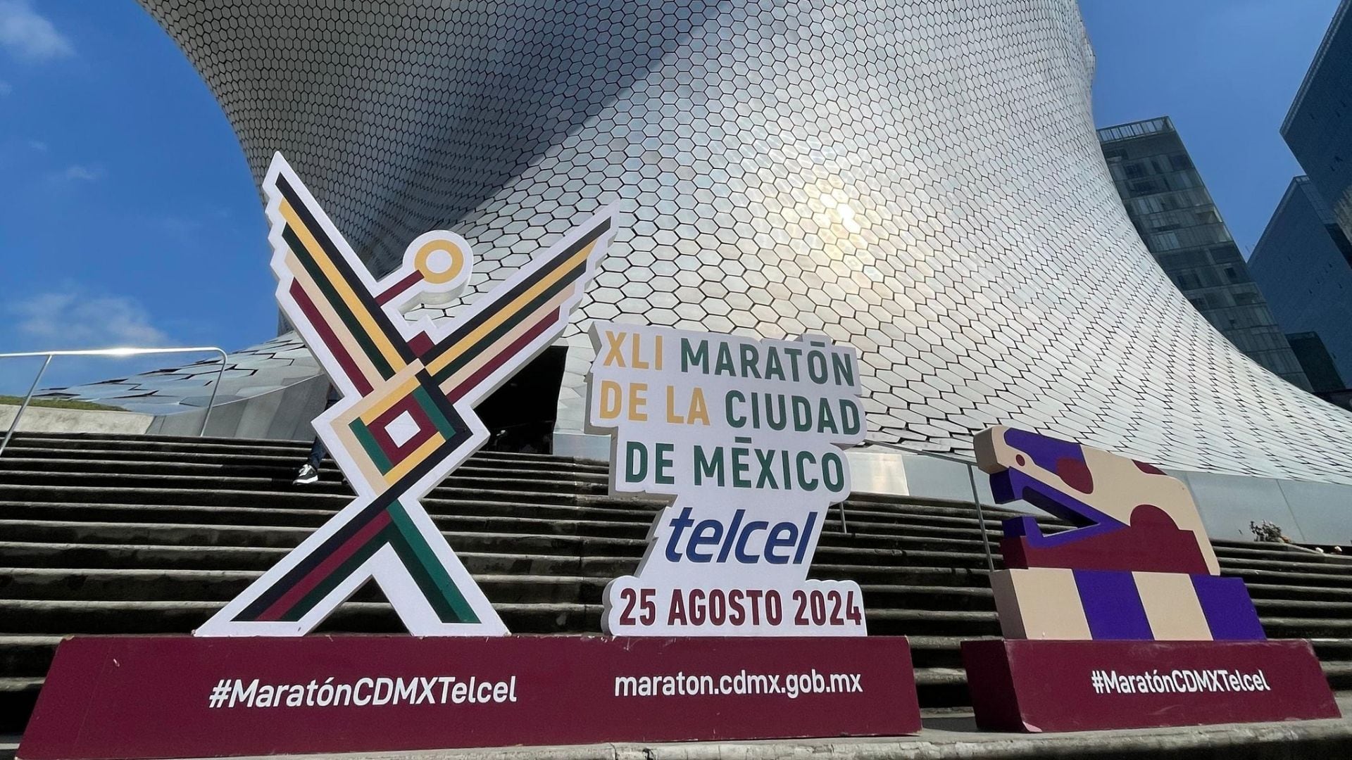 30 mil runners buscarán ser los primeros en recorrer los 42.195 kilómetros hasta el Zócalo Capitalino. Imagen: @Maratón CDMX.