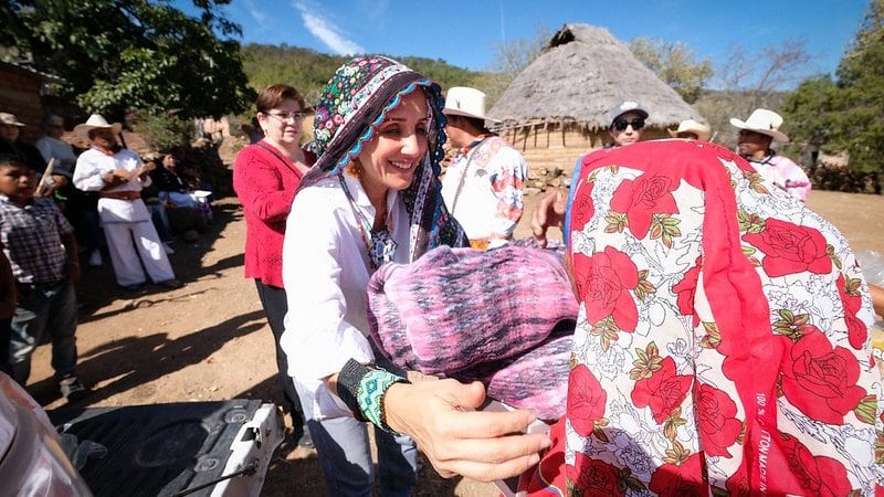 La gira fue encabezada por Maye Villa de Lemus, Presidenta del DIF estatal.