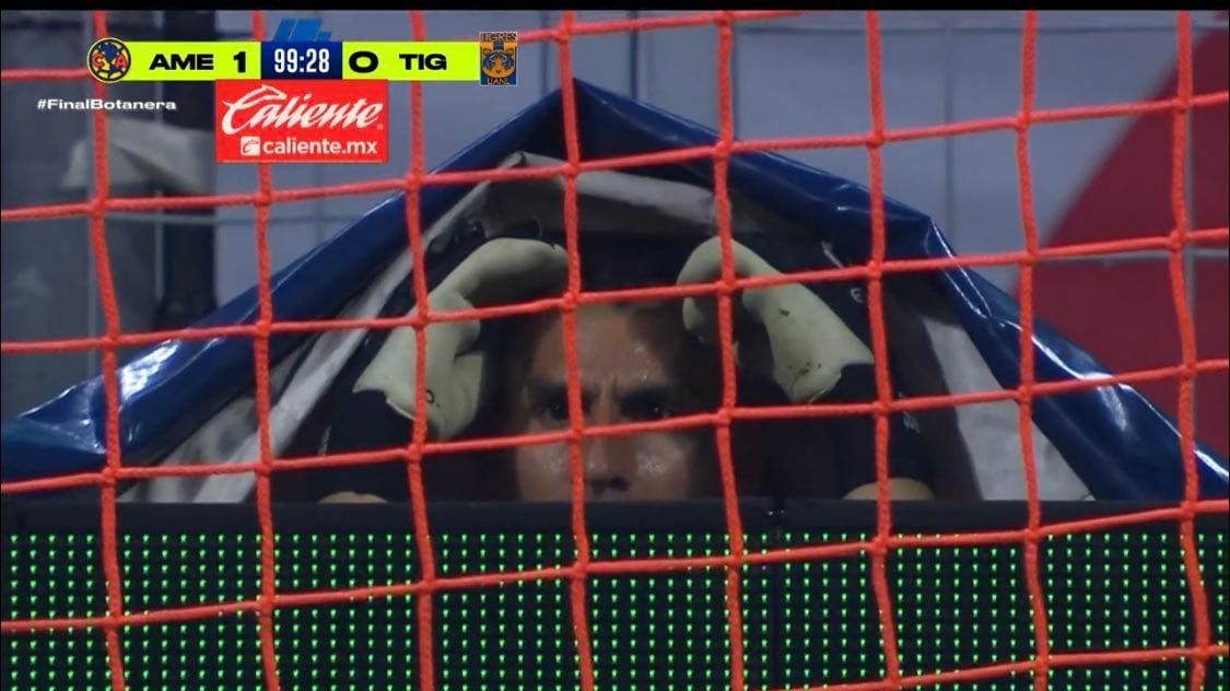 Guzmán fue expulsado por doble amarilla.