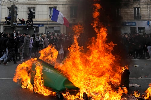 Francia reporta a más detenidos por las nuevas protestas contra la reforma de pensiones